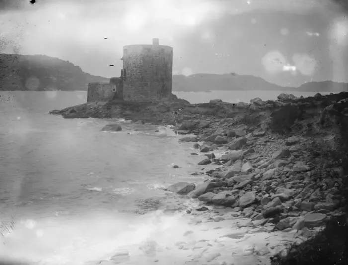Framed Print : Cromwells Castle, Tresco in the Scilly Isles. 1923 Framed Print : Cromwells Castle, Tresco in the Scilly Isles. 1923
