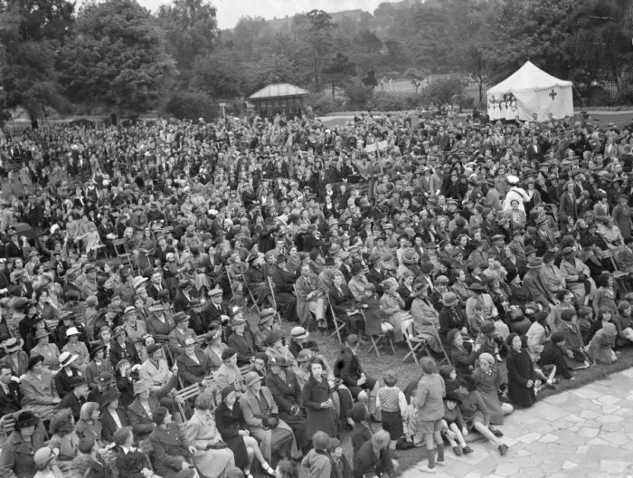 Framed Print : The crowd at the Dartford Carnival in Kent. 1939 Framed Print : The crowd at the Dartford Carnival in Kent. 1939