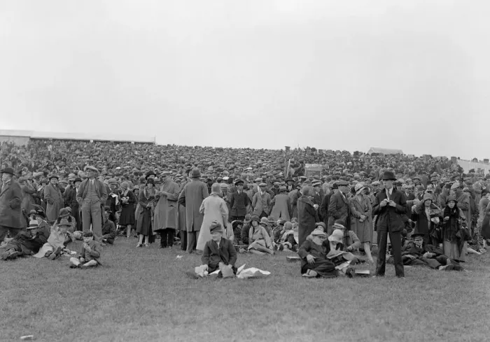 Framed Print : Crowd and Picnic Parties on Thundle Hill at Glorious Goodwood Racecourse, West Sussex Framed Print : Crowd and Picnic Parties on Thundle Hill at Glorious Goodwood Racecourse, West Sussex
