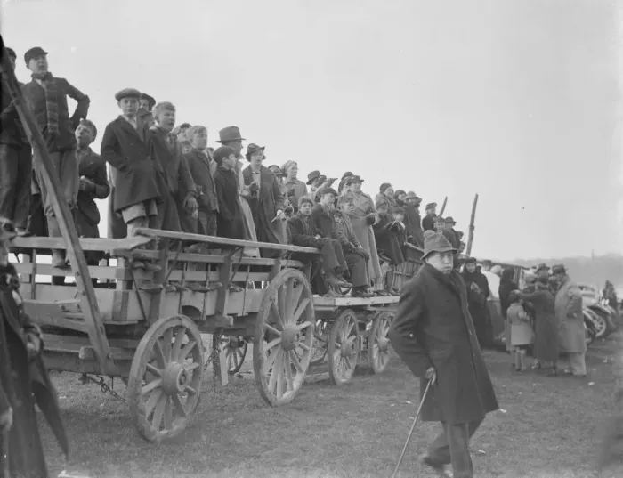 Framed Print : A crowd watch a demonstration of steam tractor cultivation at Farningham, Kent. 1938