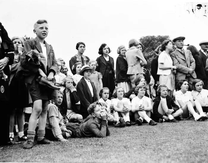 Framed Print : The crowd watching a trapeze artist performing at the Sidcup fete in Kent Framed Print : The crowd watching a trapeze artist performing at the Sidcup fete in Kent