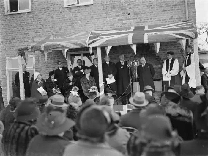 Framed Print : Crowds gather round the new nurses homes at the Memorial Hospital in Shooters Hill Framed Print : Crowds gather round the new nurses homes at the Memorial Hospital in Shooters Hill