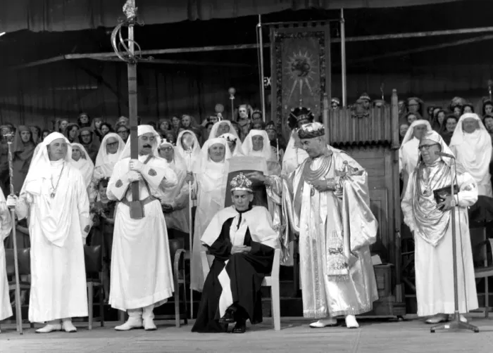 Framed Print : The crowning of the Bard at the Royal National Eistedfod of Wales Archdruid Trefin Framed Print : The crowning of the Bard at the Royal National Eistedfod of Wales Archdruid Trefin