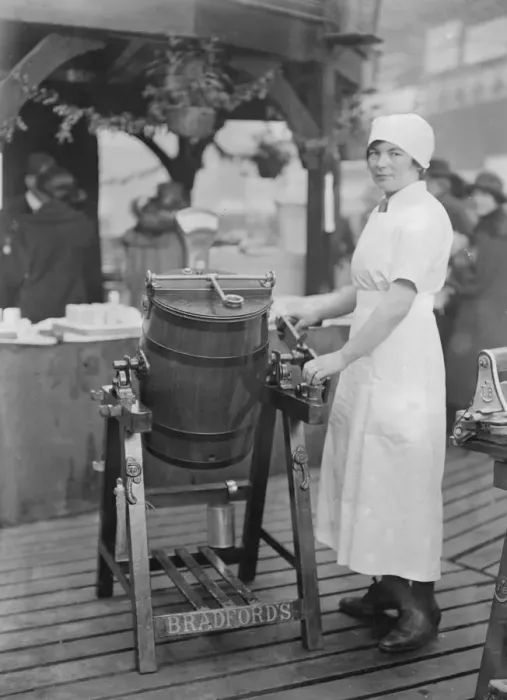Framed Print : At the Dairy Show at the Agricultural Hall, London. Mrs M Pooley, of Shifnal