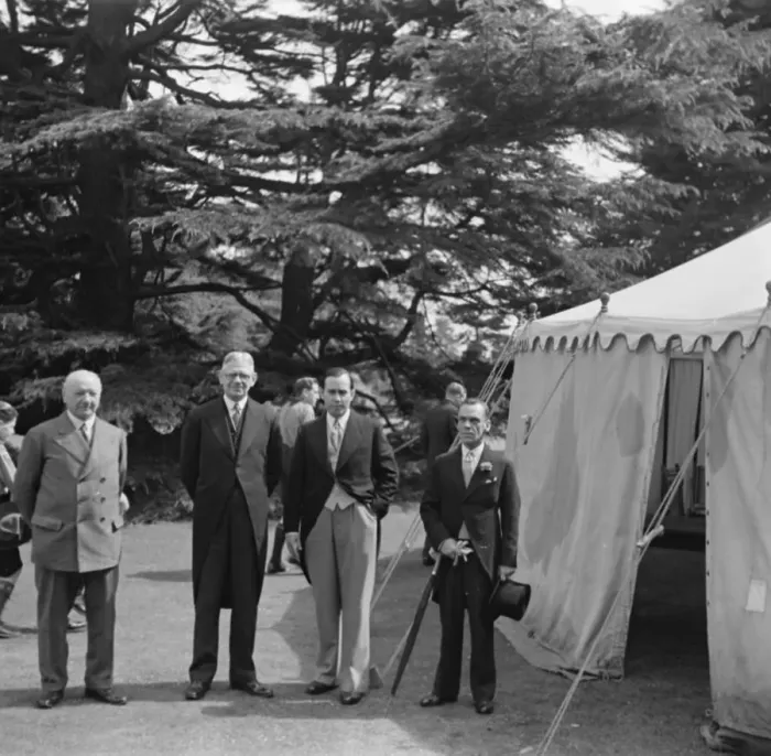 Framed Print : Danson Park baths opening in Bexleyheath, Kent. 1936