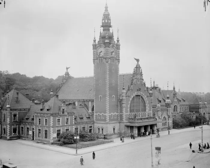 Framed Print : Dantzig, Poland City train station 24 October 1921 Framed Print : Dantzig, Poland City train station 24 October 1921