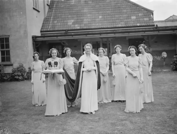Framed Print : The Dartford Carnival Queen with her attendees. 1938
