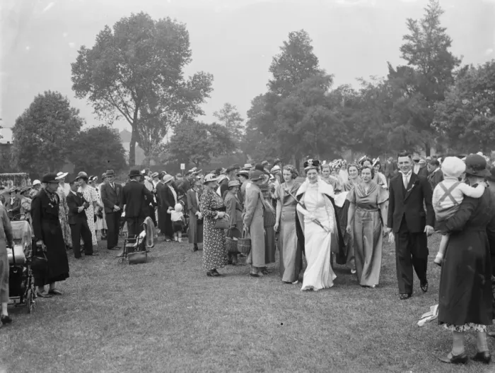 Framed Print : The Dartford Carnival Queen with her retinue. 1936 Framed Print : The Dartford Carnival Queen with her retinue. 1936