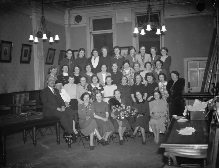 Framed Print : The Dartford Carnival Queen and the retinue. 6 April 1938 Framed Print : The Dartford Carnival Queen and the retinue. 6 April 1938