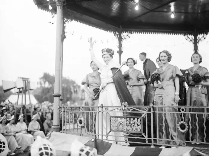 Framed Print : The Dartford Carnival. The queen waves from the bandstand. 1936 Framed Print : The Dartford Carnival. The queen waves from the bandstand. 1936