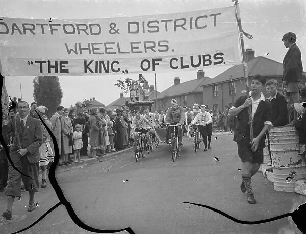 The Dartford & District Wheelers Club in the Dartford Carnival procession