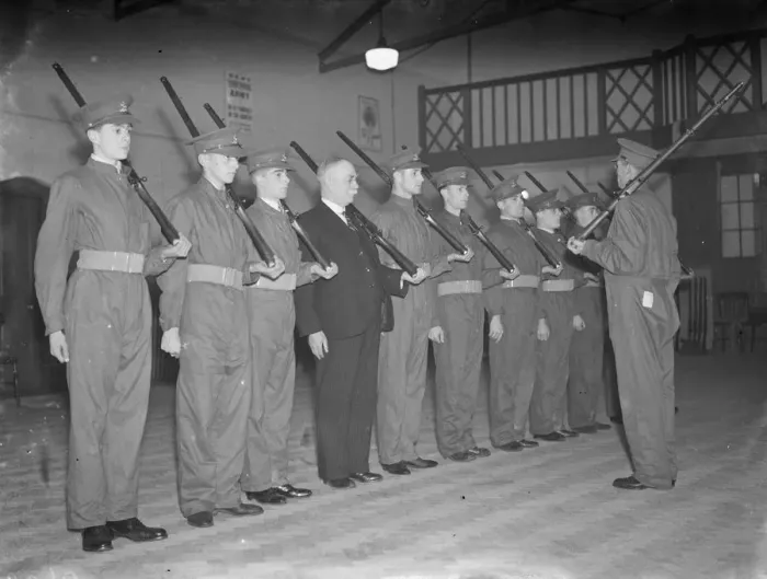 Framed Print : The Dartford territorial unit perform drills with the Mayor. 1938 Framed Print : The Dartford territorial unit perform drills with the Mayor. 1938
