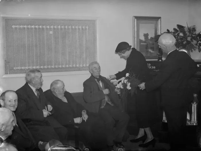 Framed Print : The Dartford Veterans club. Mrs M W Renton is introduced to the members