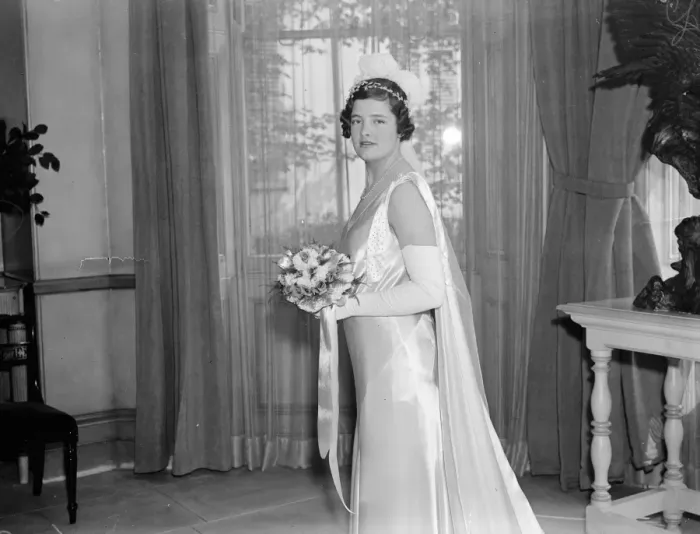 Framed Print : Daughter of famous American hostess in London presented at court. Miss Audrey Warren Pearl Framed Print : Daughter of famous American hostess in London presented at court. Miss Audrey Warren Pearl