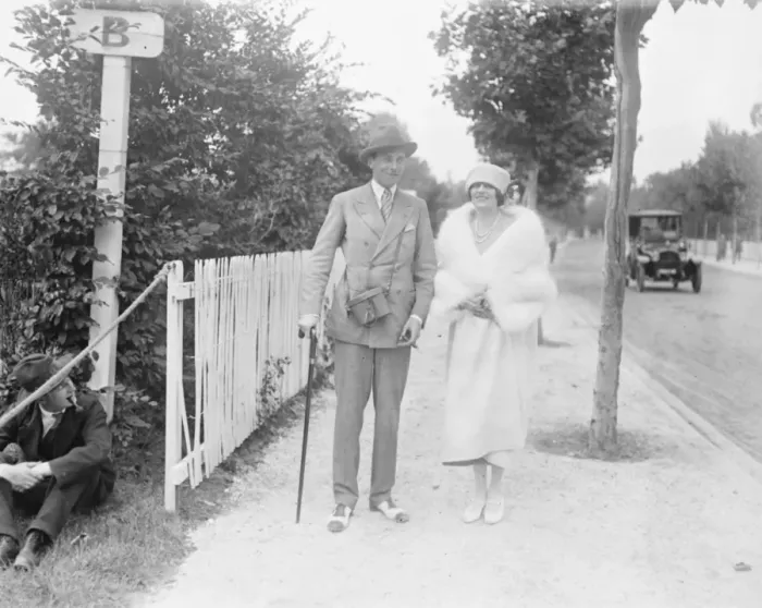 Framed Print : At Deauville Races. Captain Wilson and Mrs Nash in the paddock. 11 August 1921