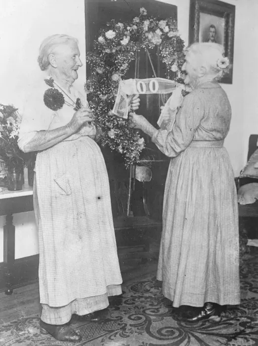 Framed Print : Decorated Horseshoe for luck on 100th Birthday Mrs Hannah Eldred of Long Island Framed Print : Decorated Horseshoe for luck on 100th Birthday Mrs Hannah Eldred of Long Island