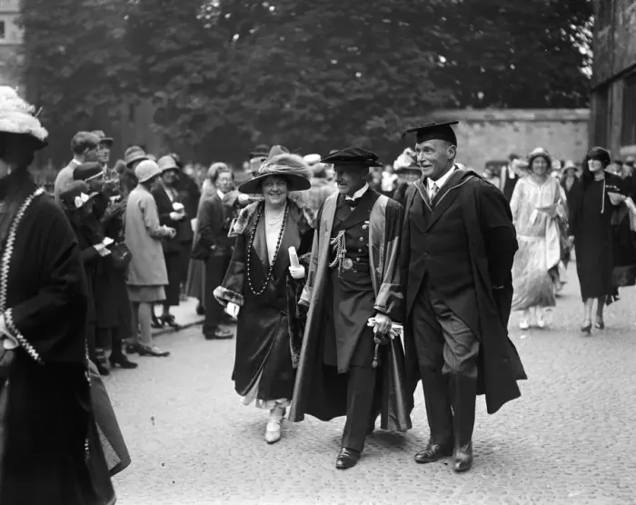 Framed Print : Degrees conferred at Oxford. Admiral Earl Jellicoe leaving with his wife. 24