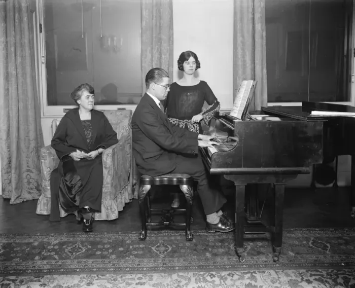 Framed Print : The Deputy leaders family at home. Mrs J R Clynes, the wife of the Deputy Leader of the House