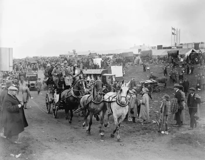 Framed Print : The Derby Coaches taking the hill at Epsom