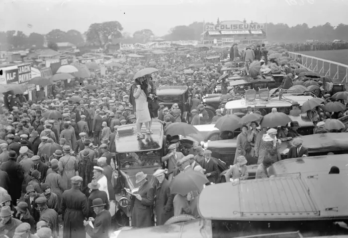 Framed Print : The Derby at Epsom. A view of the vast crowd. 5 June 1929 Framed Print : The Derby at Epsom. A view of the vast crowd. 5 June 1929