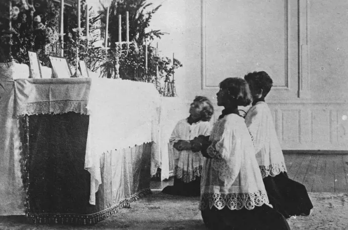 Framed Print : Devotion. Three of the children of the ex Empress of Austria, praying in the private Framed Print : Devotion. Three of the children of the ex Empress of Austria, praying in the private