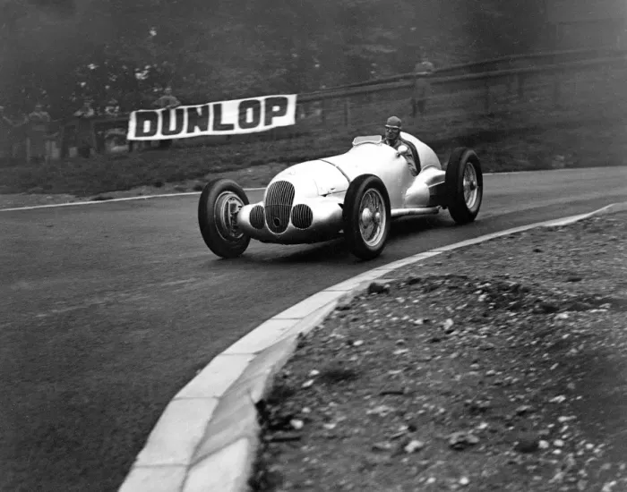 Framed Print : Dick Seaman practising in his new 200 mph Mercedes at Cryustal Palace 7th October 1937