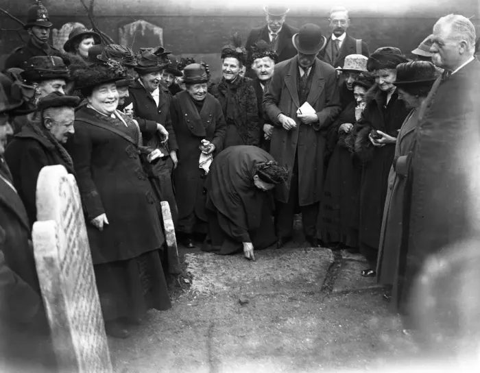 Framed Print : The distribution of the Butterworth Charity at St Bartholomews Church, Smithfield, London Framed Print : The distribution of the Butterworth Charity at St Bartholomews Church, Smithfield, London