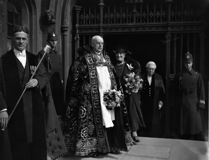 Framed Print : The distribution of Maundy Money at Westminster Abbey. The Dean of Westminster Framed Print : The distribution of Maundy Money at Westminster Abbey. The Dean of Westminster