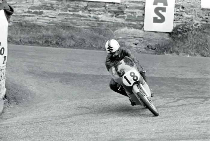 Framed Print : Douglas, Isle Of Man: Irelands Ralph Bryans, on a Honda, comes out of Governor s