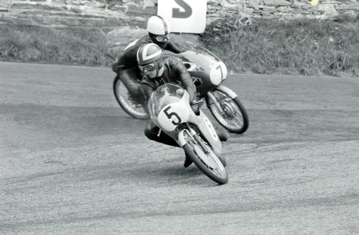 Framed Print : Douglas, Isle Of Man: Irelands Ralph Bryans, on a Honda, comes out of Governor s