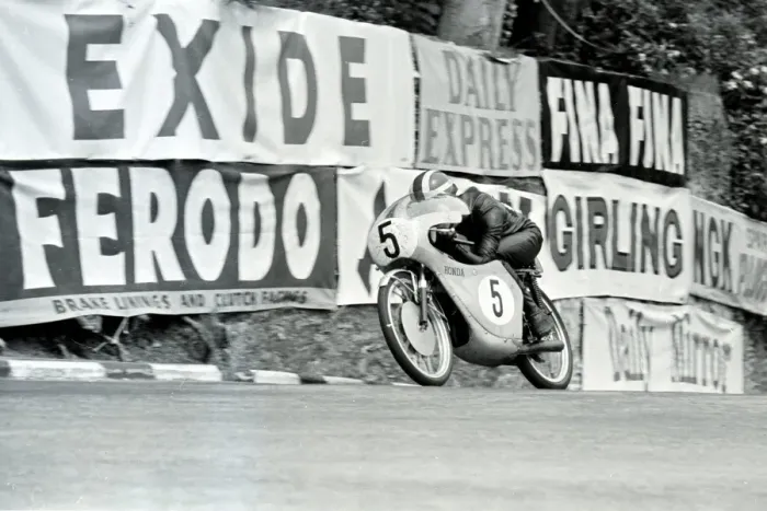 Framed Print : Douglas, Isle Of Man: Japans 1. Morishita pictured in action on his 50 c. c. Suzuki