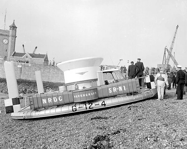 Dover, Kent: Britains Hovercraft, The SR-N 1 flying saucer, lies on the shingle