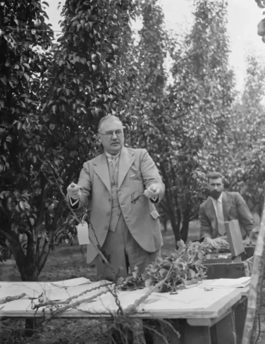Framed Print : Dr Hatton holding an open air lecture at the East Malling Research Station open day