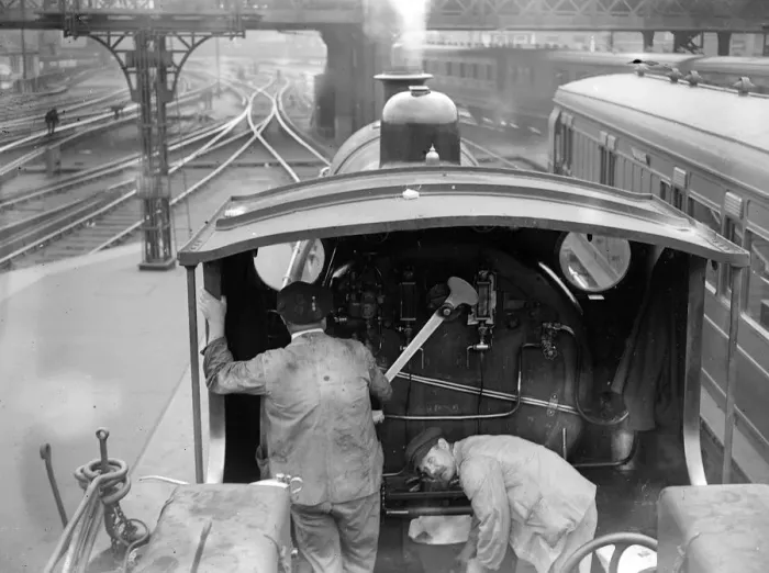 Framed Print : The driving cab of a typical Southern Railway Engine at Waterloo Station. 2 July 1923
