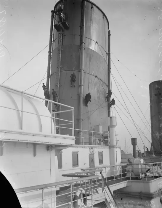 Framed Print : Dry docking the Majestic at Southampton. Men chipping one of the funnels. 17 Framed Print : Dry docking the Majestic at Southampton. Men chipping one of the funnels. 17