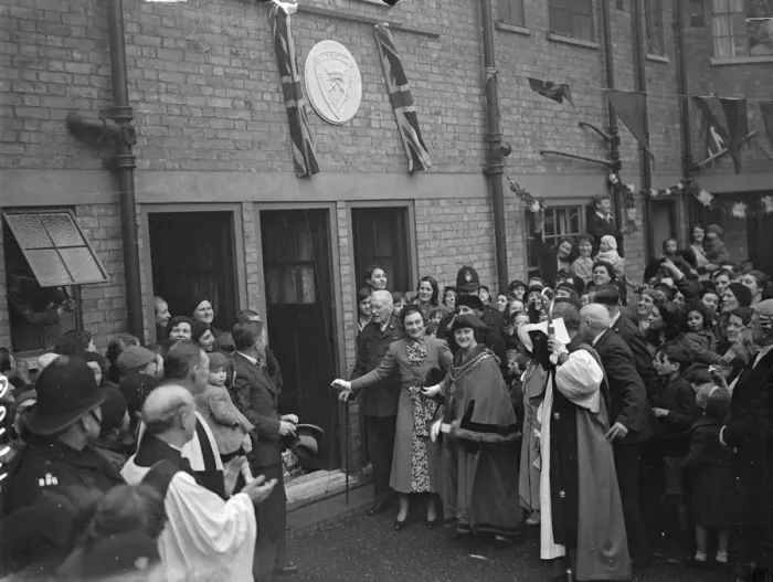 Framed Print : Duchess of Gloucester opens new East End flats built by Church Army. After opening Framed Print : Duchess of Gloucester opens new East End flats built by Church Army. After opening