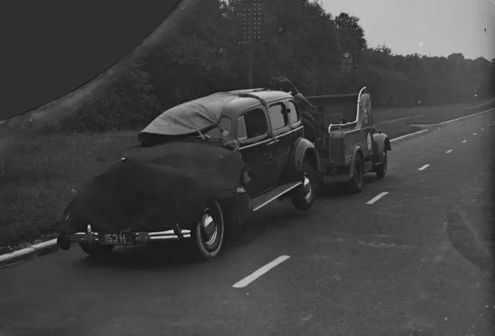 Framed Print : Duchess of Kents car smash. 26 July 1937 Framed Print : Duchess of Kents car smash. 26 July 1937