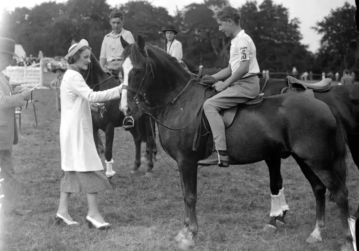 Framed Print : The Duchess of Norfolk presenting a rosette at horse show Arundel Sussex 4th Augiust Framed Print : The Duchess of Norfolk presenting a rosette at horse show Arundel Sussex 4th Augiust