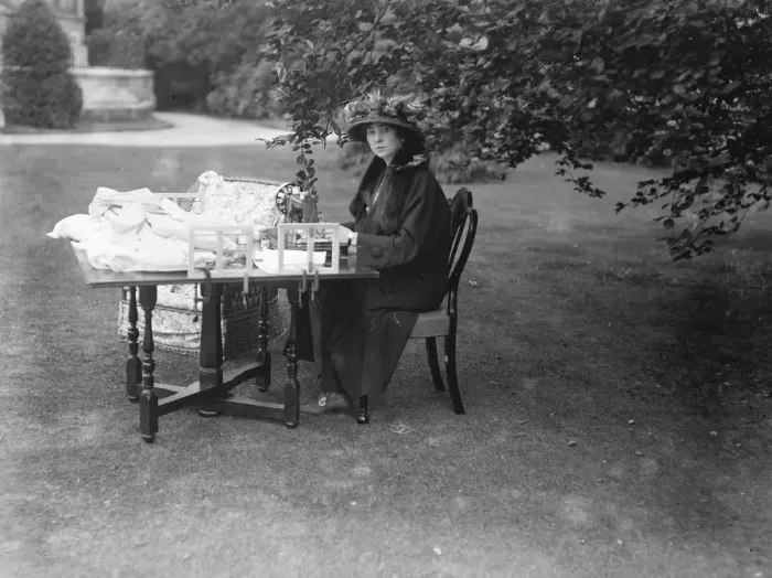 Framed Print : Duchess of Westminsters at Gifford House, Roehampton. 17 May 1923 Framed Print : Duchess of Westminsters at Gifford House, Roehampton. 17 May 1923