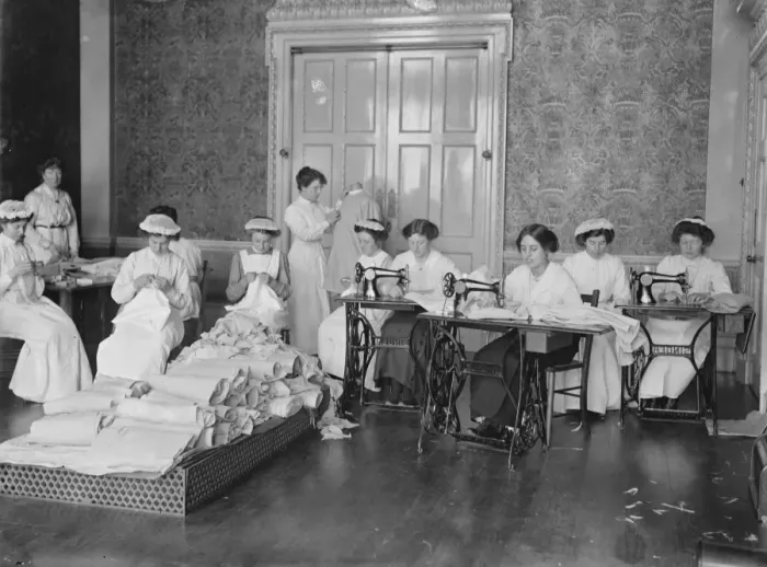 Framed Print : Duchess of Westminsters Working party at Gifford House, Roehampton. 17 May 1923 Framed Print : Duchess of Westminsters Working party at Gifford House, Roehampton. 17 May 1923
