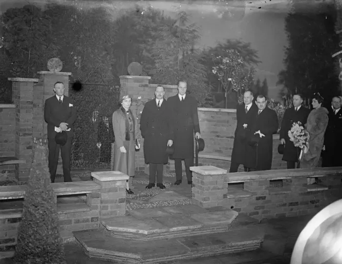 Framed Print : The Duke and Duchess of Gloucester opened the Ideal Home Exhibition at Olympia. Photo shows Framed Print : The Duke and Duchess of Gloucester opened the Ideal Home Exhibition at Olympia. Photo shows