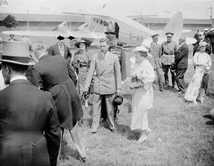 Framed Print : Duke and Duchess of York fly to Brussels for British week. 1 July 1935 Framed Print : Duke and Duchess of York fly to Brussels for British week. 1 July 1935