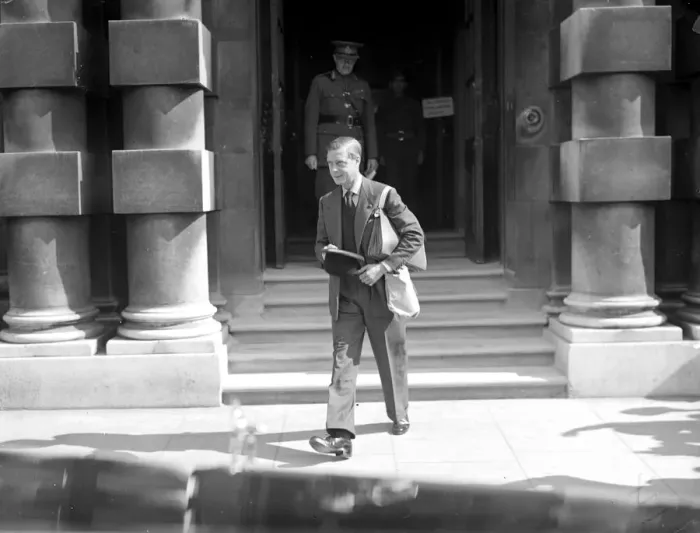 Framed Print : Duke of Windsor leaving the War Office. 18 September 1939 Framed Print : Duke of Windsor leaving the War Office. 18 September 1939