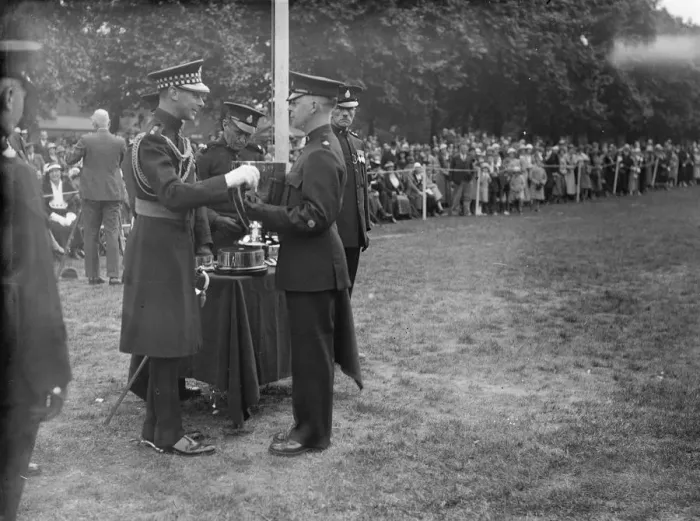 Framed Print : Duke of York presents cup at inspection of Metropolitan Special Constabulary Reserve in Hyde Park