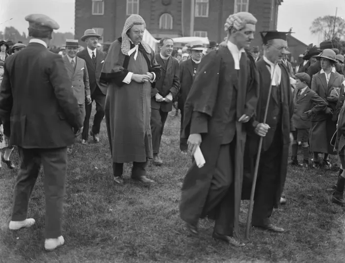 Framed Print : Dunmow Flitch trial at Ilford Mr G K Chesterton on his way to the court 1 June 1925 Framed Print : Dunmow Flitch trial at Ilford Mr G K Chesterton on his way to the court 1 June 1925