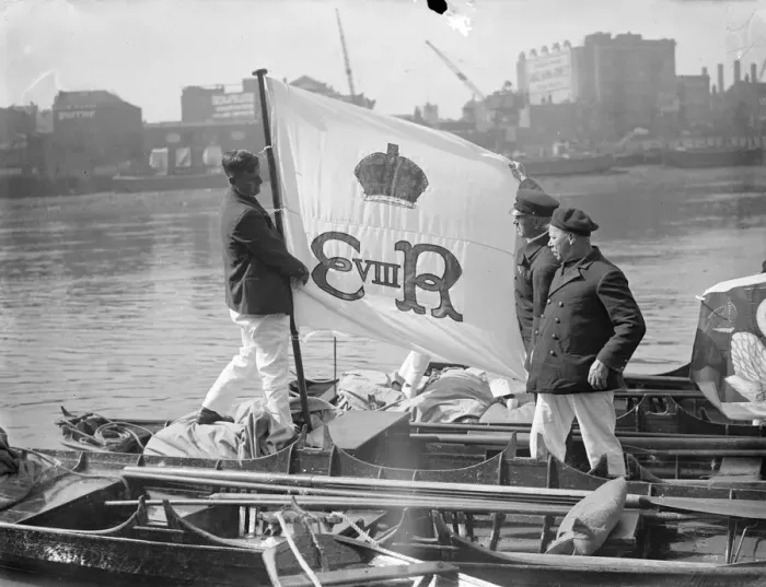 Framed Print : E R on swan uppers boat for first time. The Kings swan master and representatives of the Dyers Framed Print : E R on swan uppers boat for first time. The Kings swan master and representatives of the Dyers