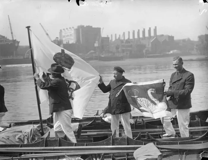 Framed Print : E R on swan uppers boat for first time. The Kings swan master and representatives of the Dyers Framed Print : E R on swan uppers boat for first time. The Kings swan master and representatives of the Dyers