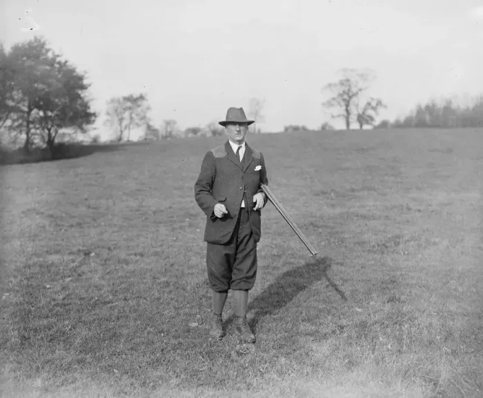 Framed Print : Earl of Harrowbys shoot at Sandon Hall in Staffordshire. Earl of Harrowby walking