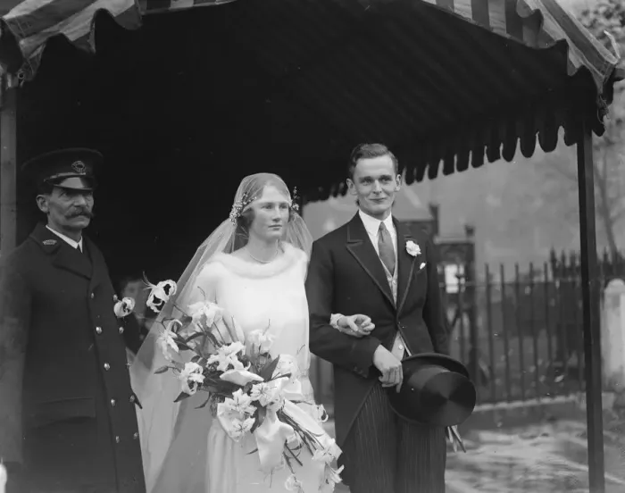 Framed Print : Earl of Straffords niece weds. Mr T T Barnard, MC, Ph D, and Miss G Byng leaving Framed Print : Earl of Straffords niece weds. Mr T T Barnard, MC, Ph D, and Miss G Byng leaving