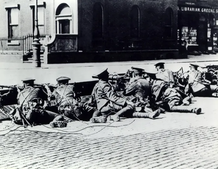 Framed Print : Easter Rebellion 1916 British Machine Gun Section firing upon the revolutionists Framed Print : Easter Rebellion 1916 British Machine Gun Section firing upon the revolutionists
